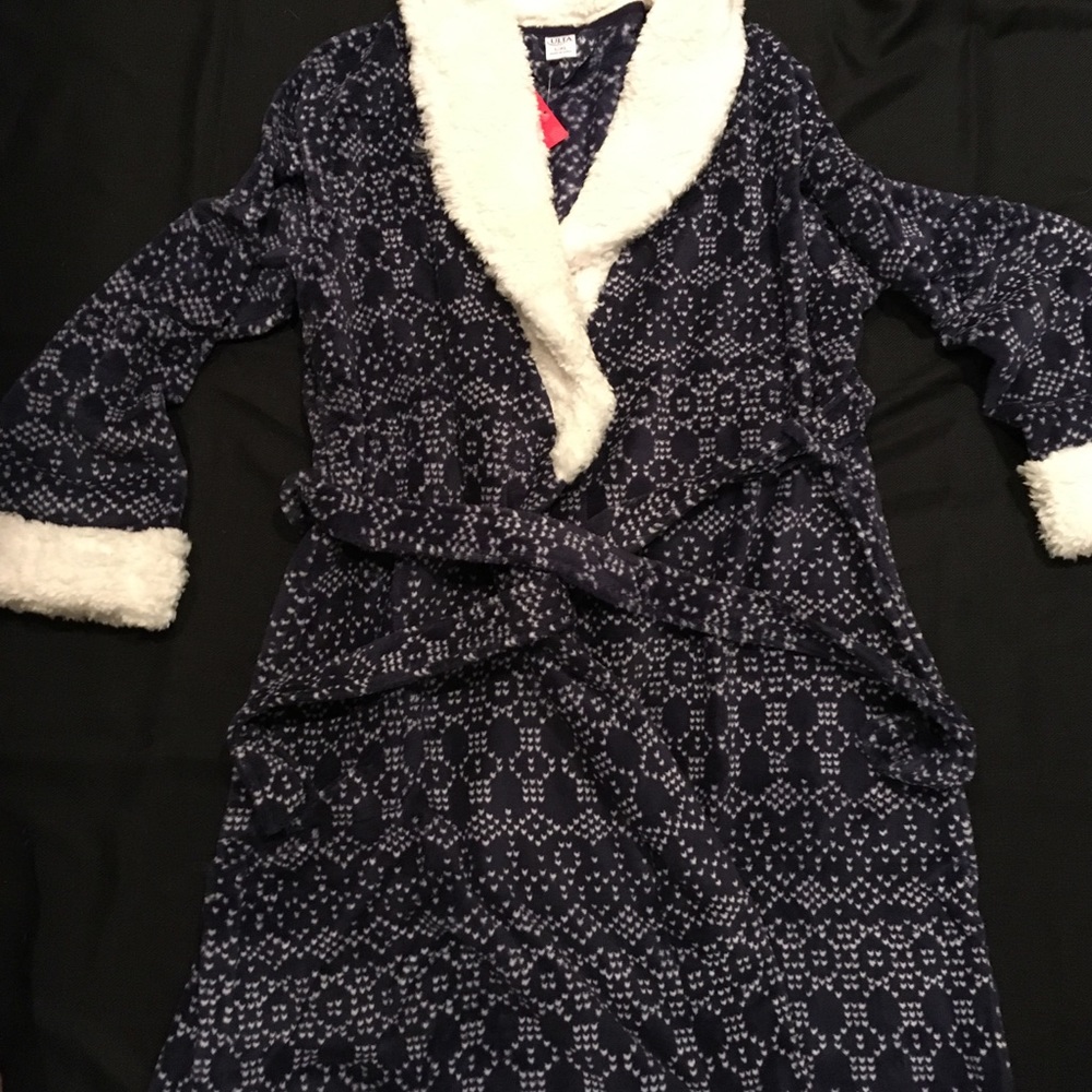 Ulta Robe | Snowflake Pattern | Super Soft! - Picture 4 of 8